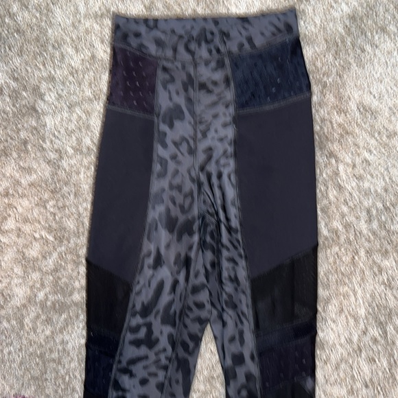 Lululemon Just Breathe Pant Animal Swirl Deep Coal Light/ Black SEE MEASUREMENTS - Picture 12 of 13